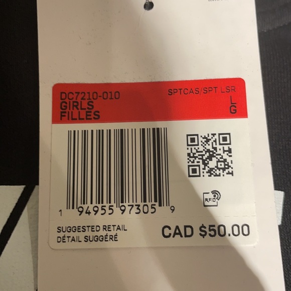 NIKE Juiniors Girls Black Logo Crop Club Hoodie - Picture 4 of 8